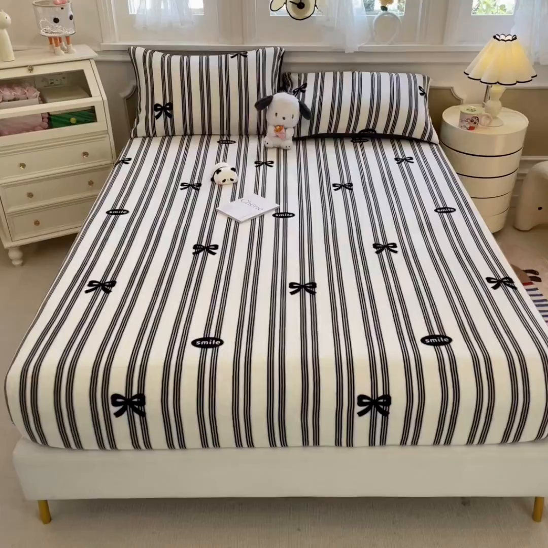 91家纺网 家纺一手货源 找家纺 摩妮卡 2025新款印花系列小清新牛奶绒印花床笠三件套 巴洛克暖阳