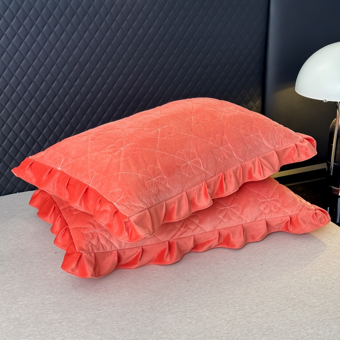 91家纺网 家纺一手货源 找家纺 逸林家纺《原希尔顿逸林》 2025新款床盖水晶绒床盖床裙三件套夹棉床盖 四叶草-暖桔