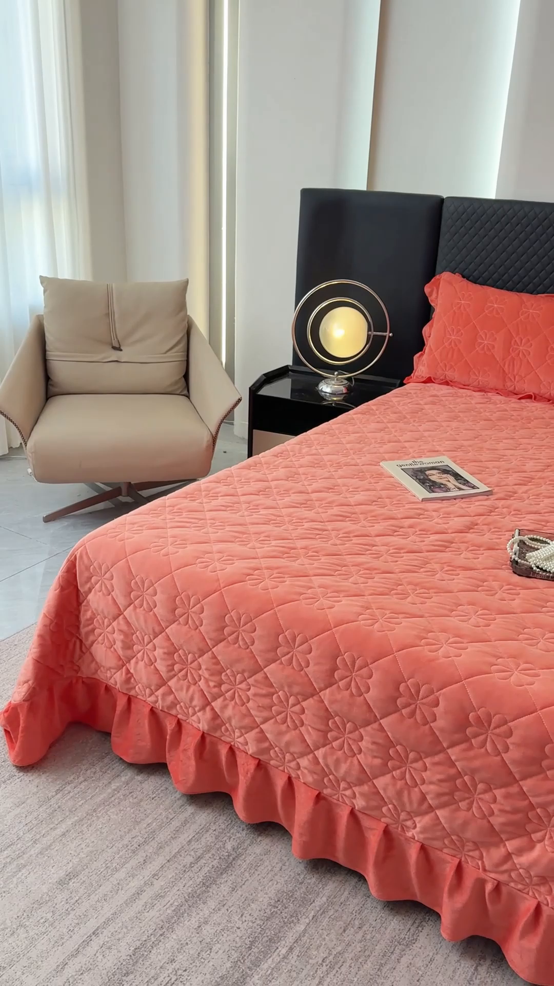 91家纺网 家纺一手货源 找家纺 逸林家纺《原希尔顿逸林》 2025新款床盖水晶绒床盖床裙三件套夹棉床盖 四叶草-暖桔