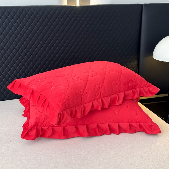 91家纺网 家纺一手货源 找家纺 逸林家纺《原希尔顿逸林》 2025新款床盖水晶绒床盖床裙三件套夹棉床盖 四叶草-中国红