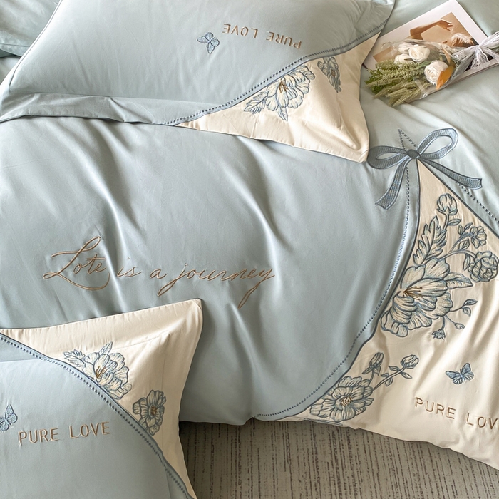 91家纺网 家纺一手货源 找家纺 桃园 新款纯棉全棉长绒棉磨毛不掉毛四件套高端礼盒-罗德岛系列 飘蓝