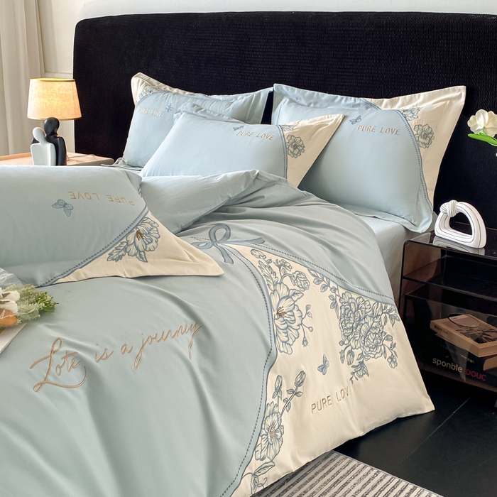 91家纺网 家纺一手货源 找家纺 桃园 新款纯棉全棉长绒棉磨毛不掉毛四件套高端礼盒-罗德岛系列 飘蓝