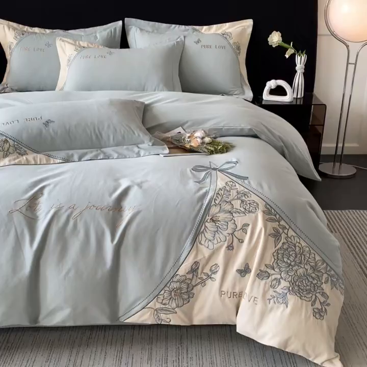 91家纺网 家纺一手货源 找家纺 桃园 新款纯棉全棉长绒棉磨毛不掉毛四件套高端礼盒-罗德岛系列 飘蓝