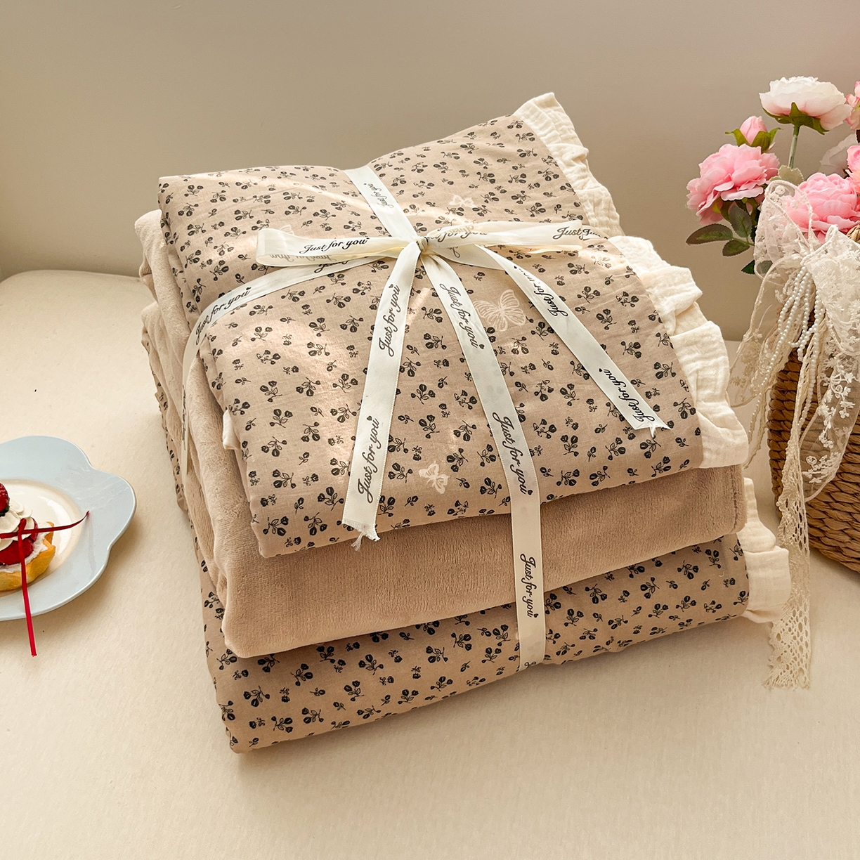 91家纺网 家纺一手货源 找家纺 桃子家居 2025新款A类韩版花边皱皱纱纯棉有氧双层纱加全消光加厚牛奶绒高品质棉加绒暖纱绒四件套 暖纱绒-美拉德