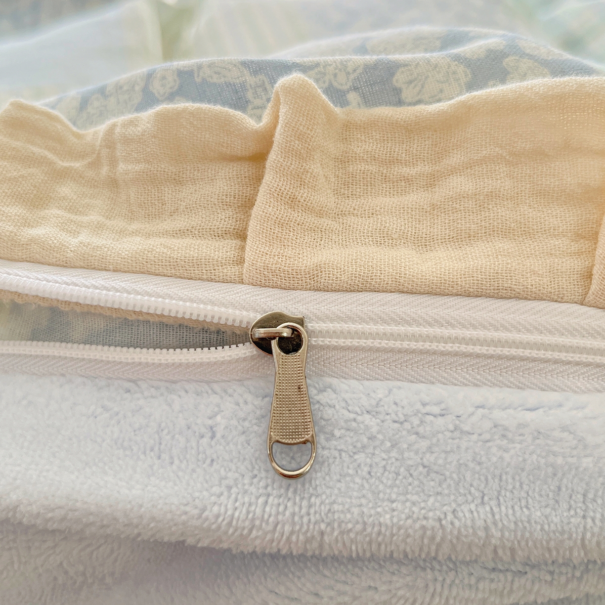 91家纺网 家纺一手货源 找家纺 桃子家居 2025新款A类韩版花边皱皱纱纯棉有氧双层纱加全消光加厚牛奶绒高品质棉加绒暖纱绒四件套 暖纱绒-花颜兰