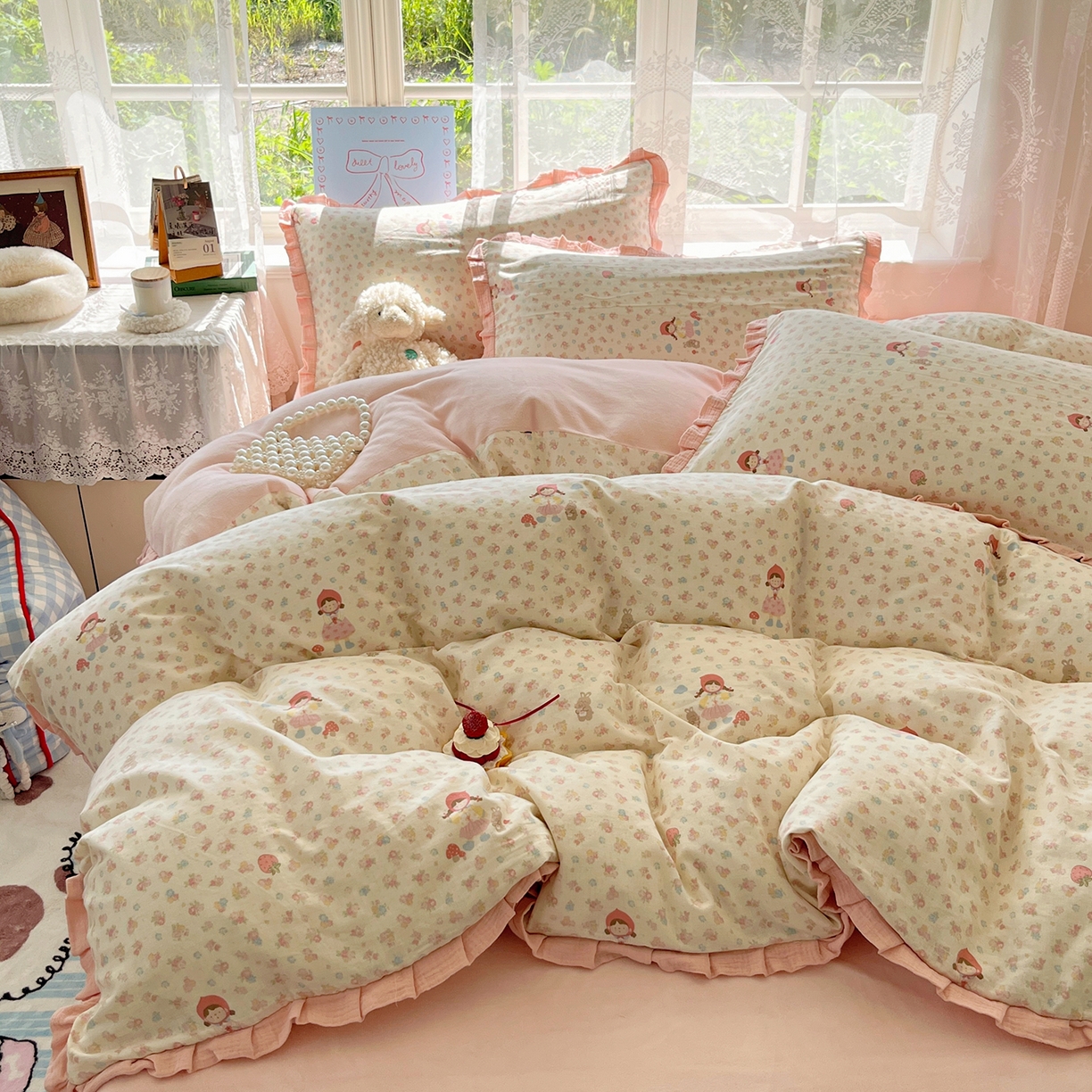 91家纺网 家纺一手货源 找家纺 桃子家居 2025新款A类韩版花边皱皱纱纯棉有氧双层纱加全消光加厚牛奶绒高品质棉加绒暖纱绒四件套 暖纱绒-小红帽女孩