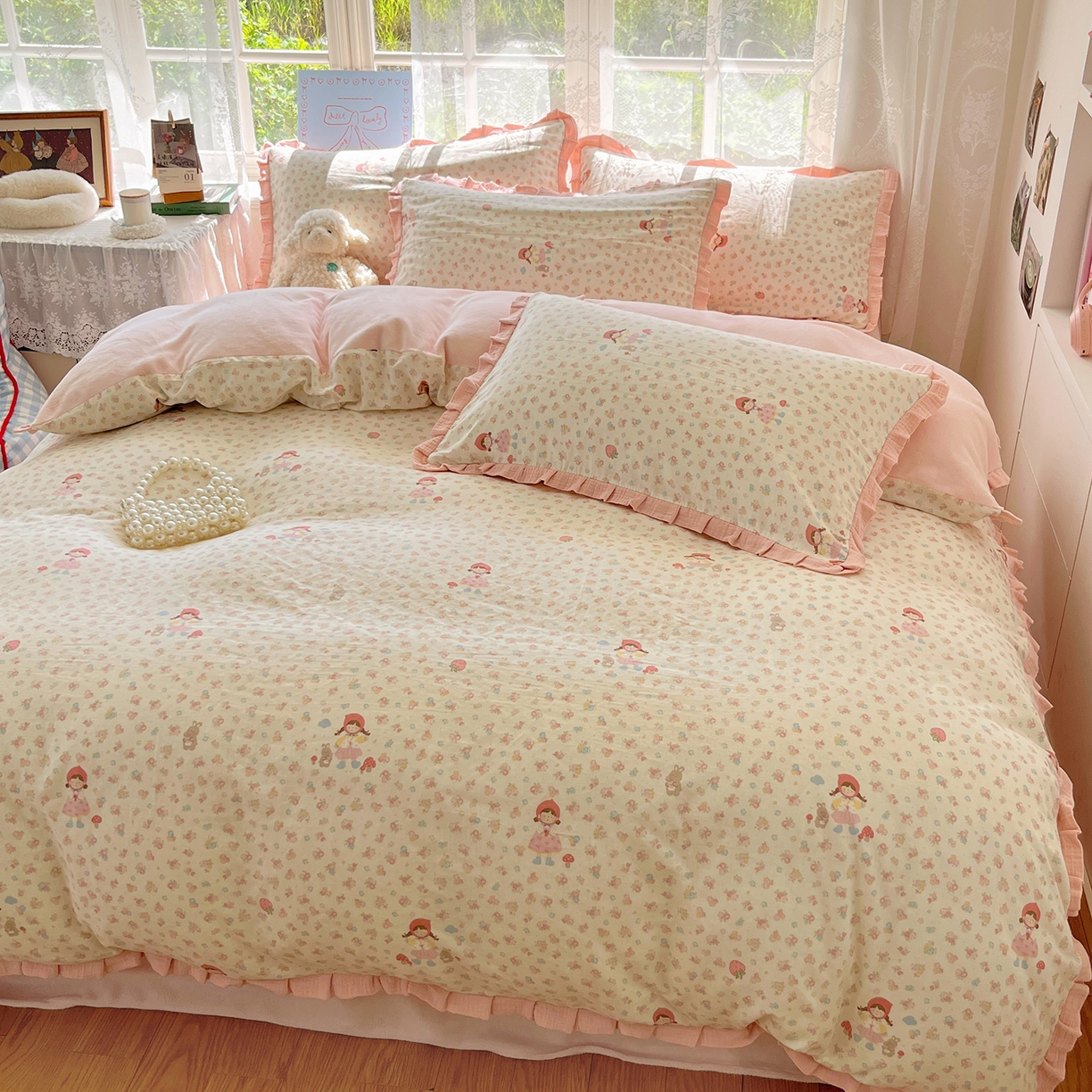 91家纺网 家纺一手货源 找家纺 桃子家居 2025新款A类韩版花边皱皱纱纯棉有氧双层纱加全消光加厚牛奶绒高品质棉加绒暖纱绒四件套 暖纱绒-小红帽女孩