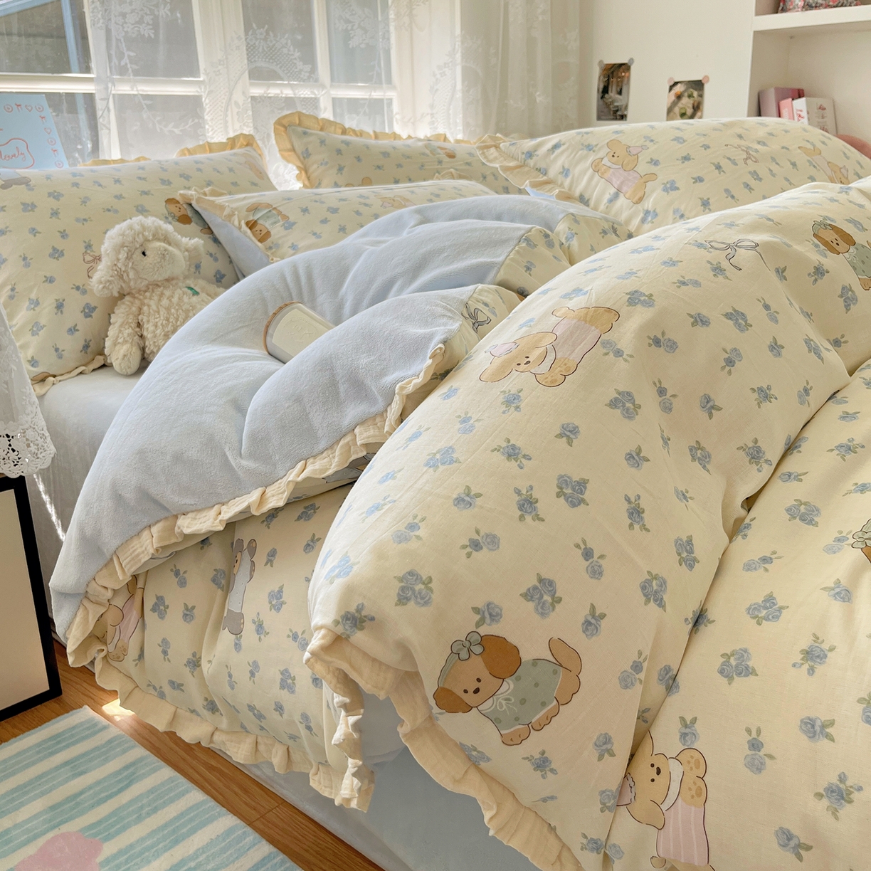 91家纺网 家纺一手货源 找家纺 桃子家居 2025新款A类韩版花边皱皱纱纯棉有氧双层纱加全消光加厚牛奶绒高品质棉加绒暖纱绒四件套 暖纱绒-蓝花小狗