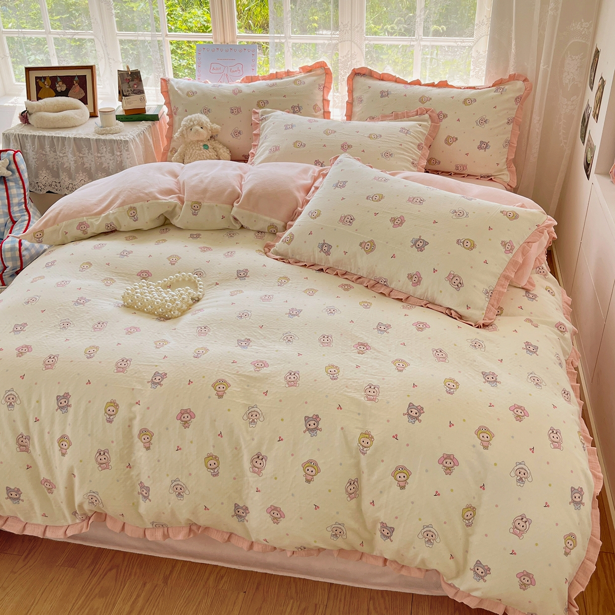 91家纺网 家纺一手货源 找家纺 桃子家居 2025新款A类韩版花边皱皱纱纯棉有氧双层纱加全消光加厚牛奶绒高品质棉加绒暖纱绒四件套 暖纱绒-小可爱