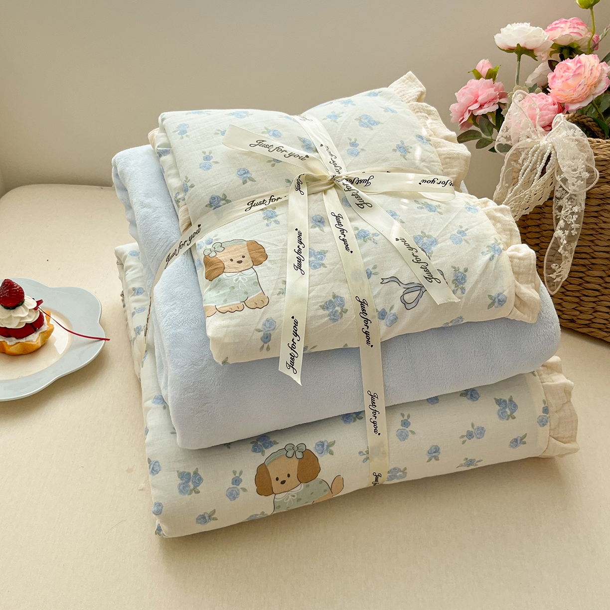 91家纺网 家纺一手货源 找家纺 桃子家居 2025新款A类韩版花边皱皱纱纯棉有氧双层纱加全消光加厚牛奶绒高品质棉加绒暖纱绒四件套 暖纱绒-蓝花小狗