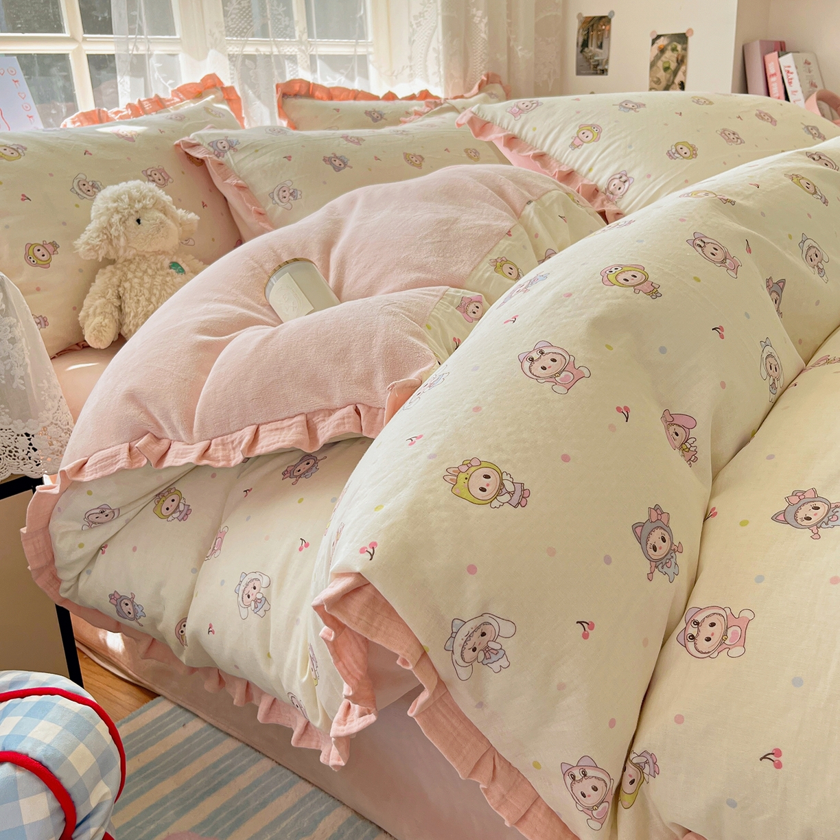 91家纺网 家纺一手货源 找家纺 桃子家居 2025新款A类韩版花边皱皱纱纯棉有氧双层纱加全消光加厚牛奶绒高品质棉加绒暖纱绒四件套 暖纱绒-小可爱