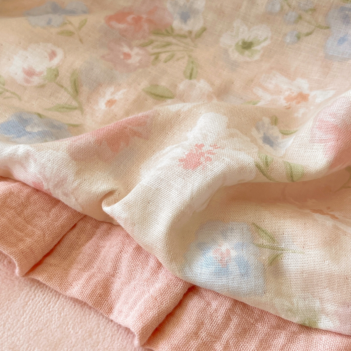 91家纺网 家纺一手货源 找家纺 桃子家居 2025新款A类韩版花边皱皱纱纯棉有氧双层纱加全消光加厚牛奶绒高品质棉加绒暖纱绒四件套 暖纱绒-白茶粉