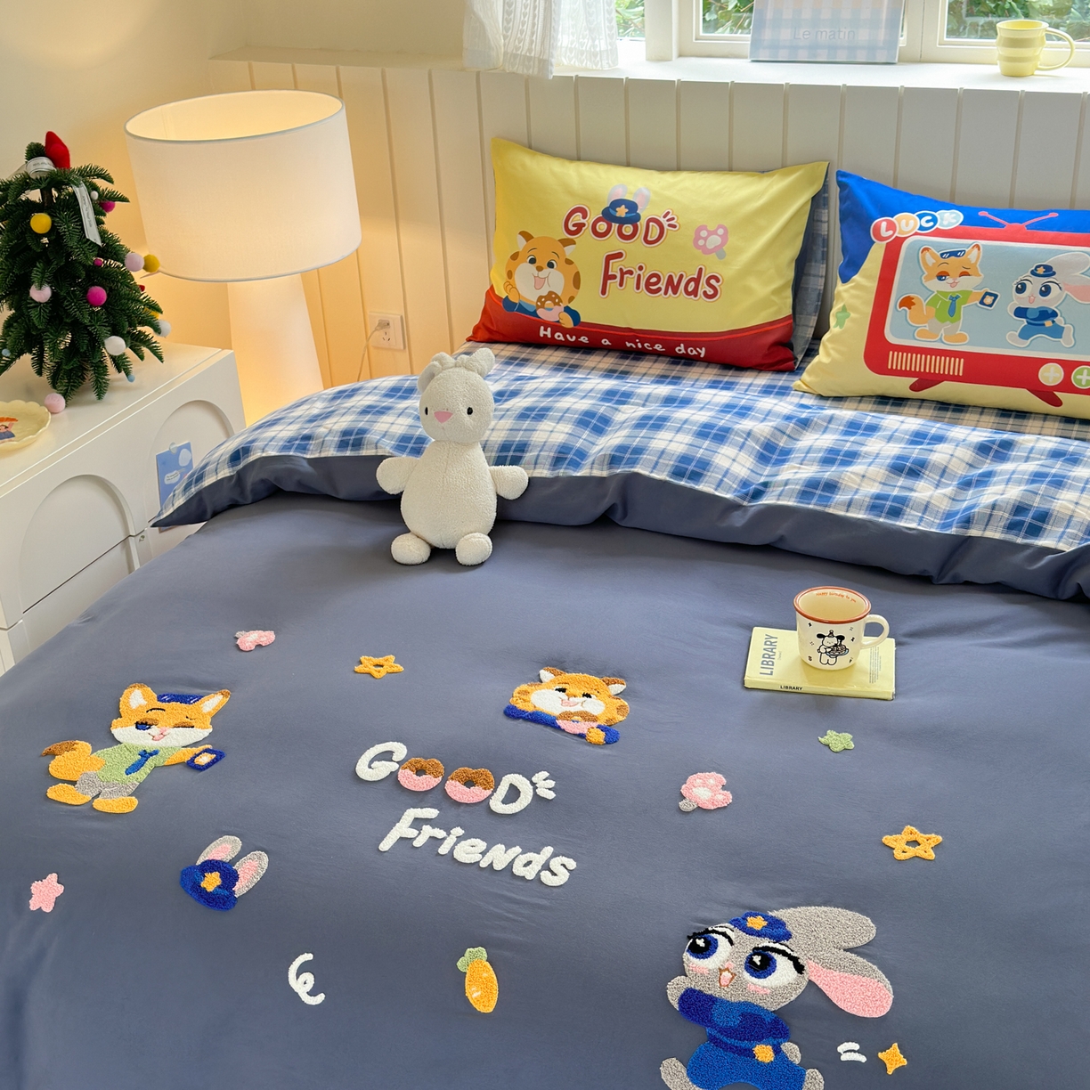 91家纺网 家纺一手货源 找家纺 优彩 2025新款数码印花全棉磨毛毛巾绣四件套 动物乌托邦