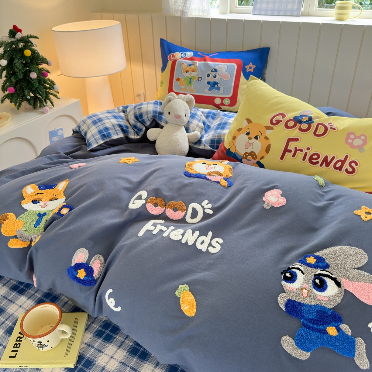 91家纺网 家纺一手货源 找家纺 优彩 2025新款数码印花全棉磨毛毛巾绣四件套 动物乌托邦