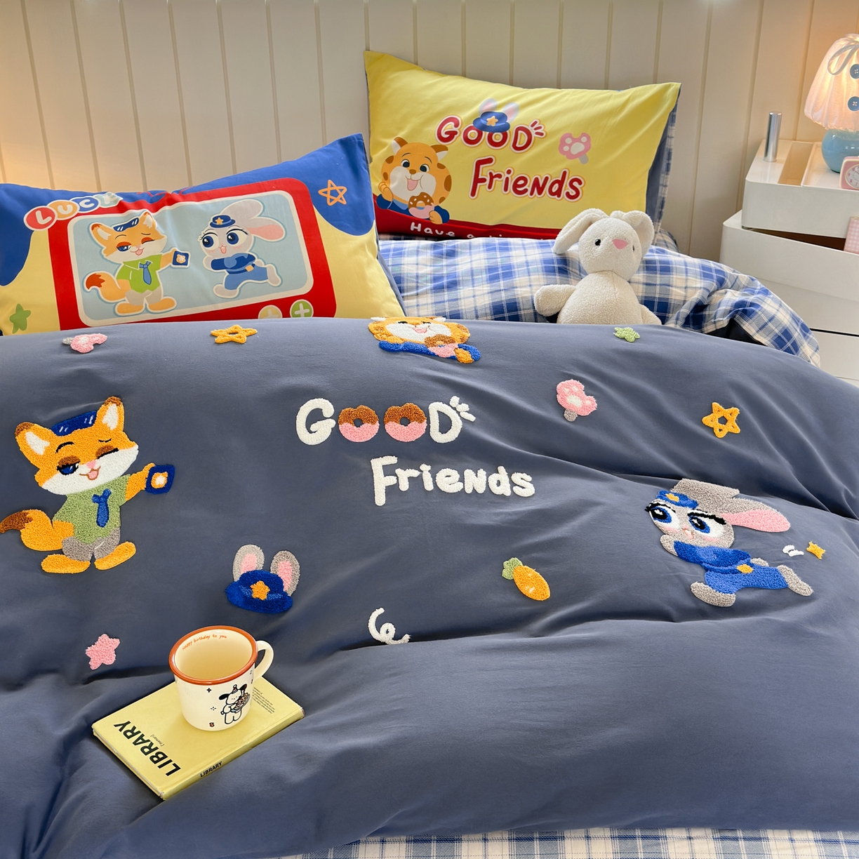 91家纺网 家纺一手货源 找家纺 优彩 2025新款数码印花全棉磨毛毛巾绣四件套 动物乌托邦