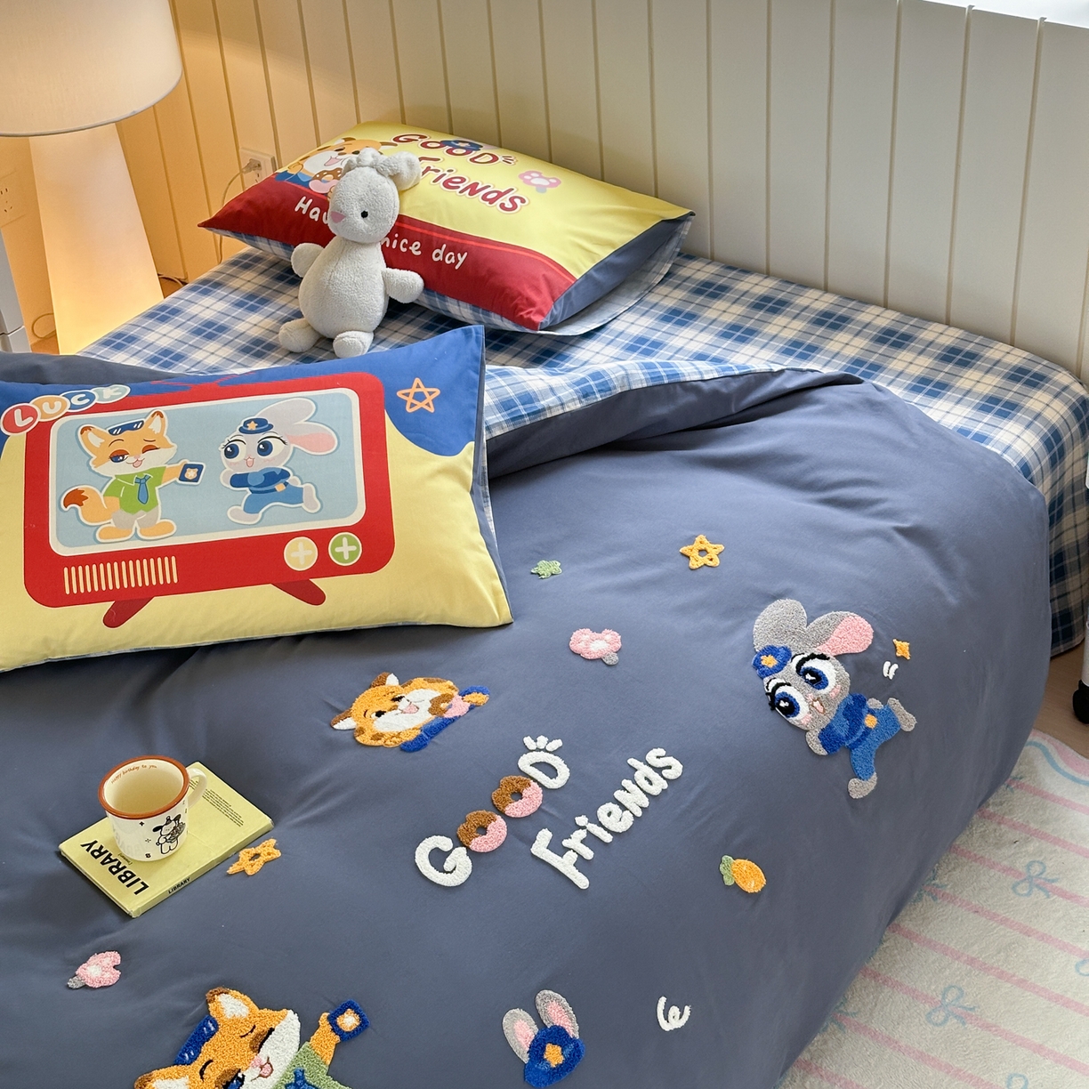 91家纺网 家纺一手货源 找家纺 优彩 2025新款数码印花全棉磨毛毛巾绣四件套 动物乌托邦