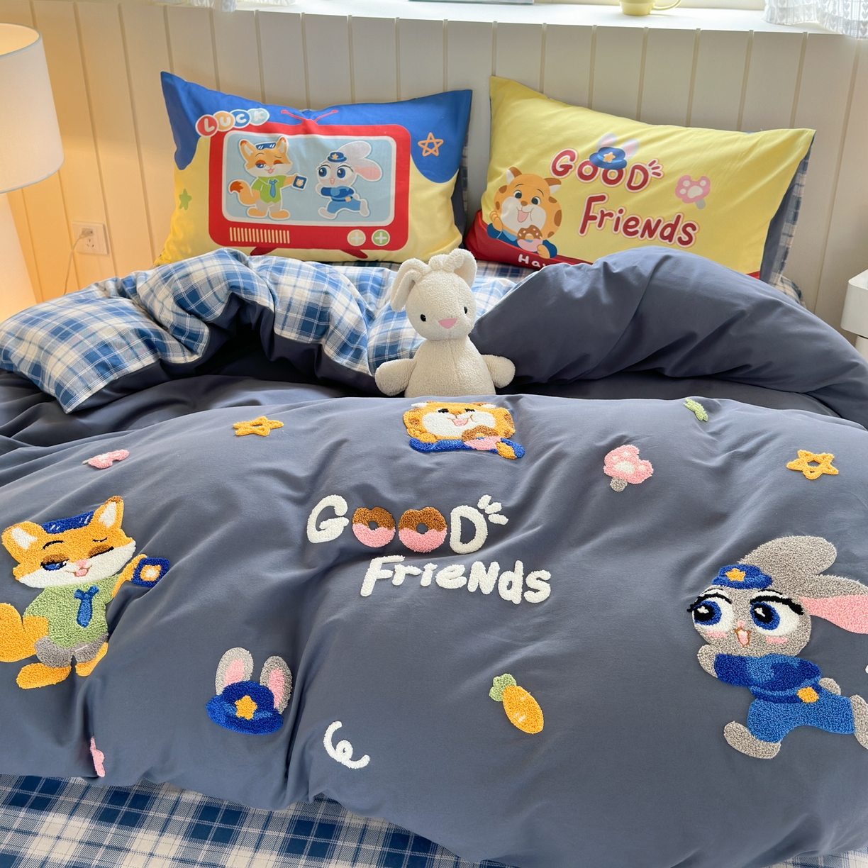 91家纺网 家纺一手货源 找家纺 优彩 2025新款数码印花全棉磨毛毛巾绣四件套 动物乌托邦