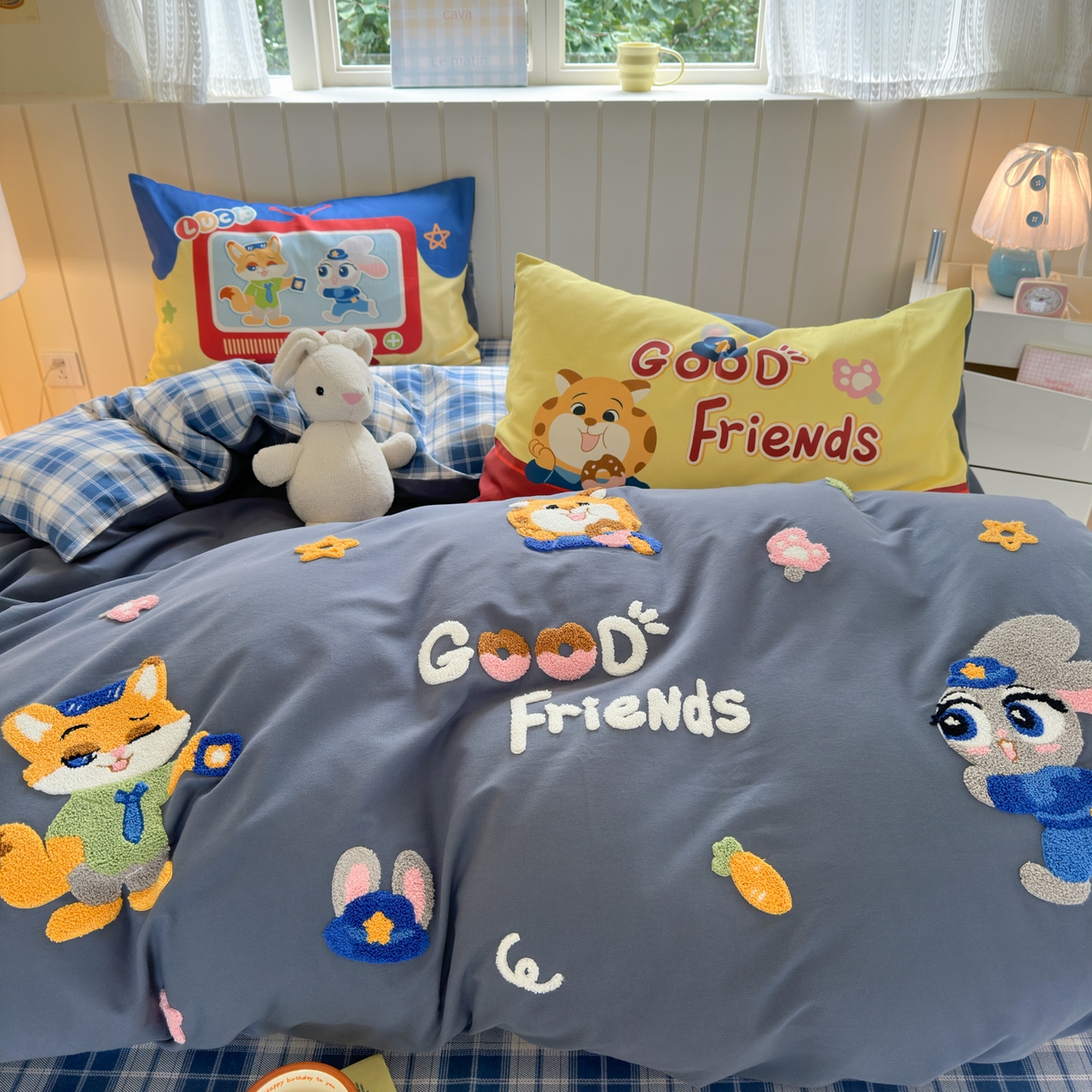 91家纺网 家纺一手货源 找家纺 优彩 2025新款数码印花全棉磨毛毛巾绣四件套 动物乌托邦