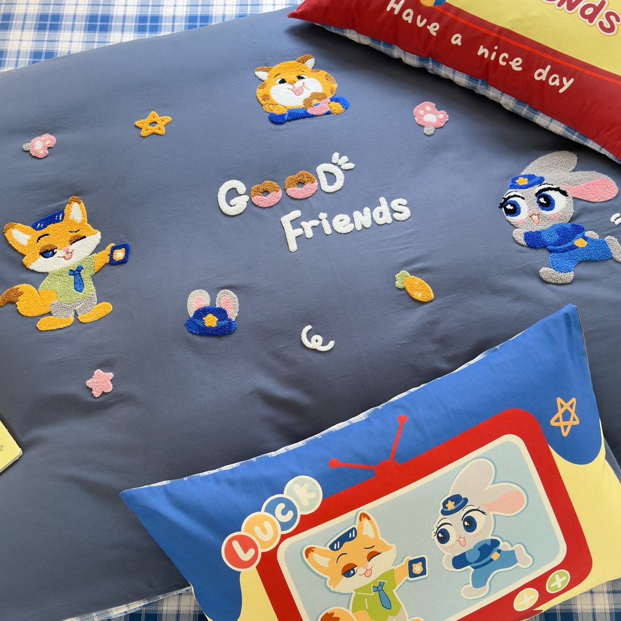 91家纺网 家纺一手货源 找家纺 优彩 2025新款数码印花全棉磨毛毛巾绣四件套 动物乌托邦