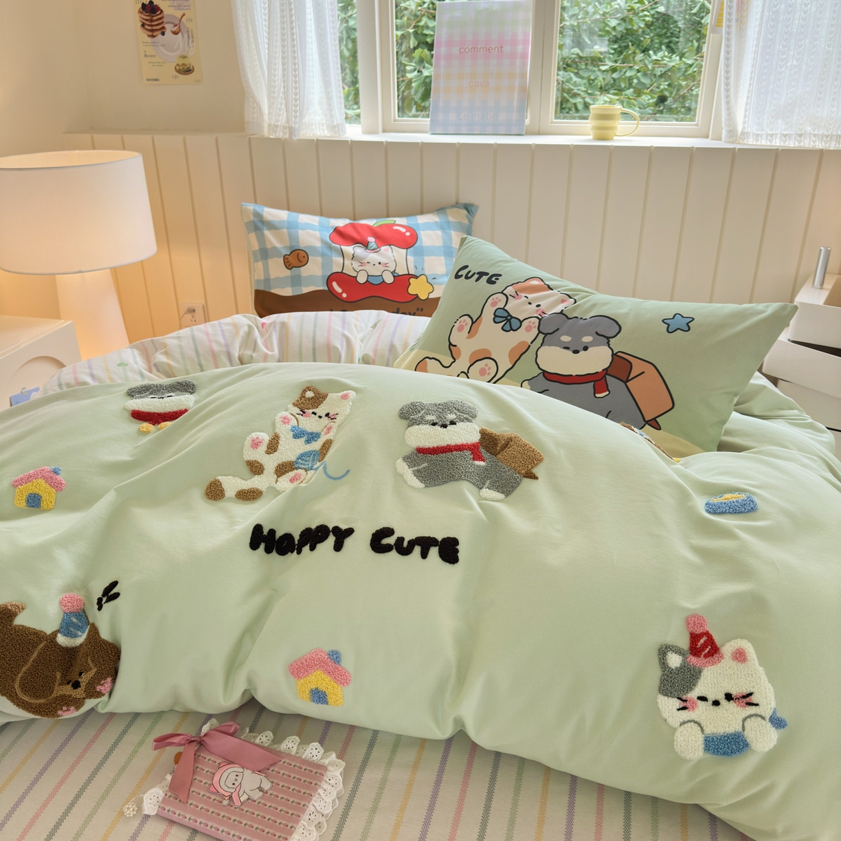 91家纺网 家纺一手货源 找家纺 优彩 2025新款数码印花全棉磨毛毛巾绣四件套 毛茸茸伙伴