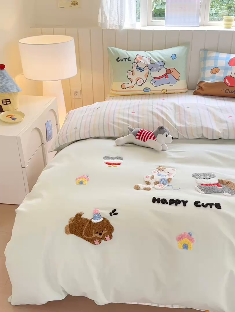 91家纺网 家纺一手货源 找家纺 优彩 2025新款数码印花全棉磨毛毛巾绣四件套 毛茸茸伙伴