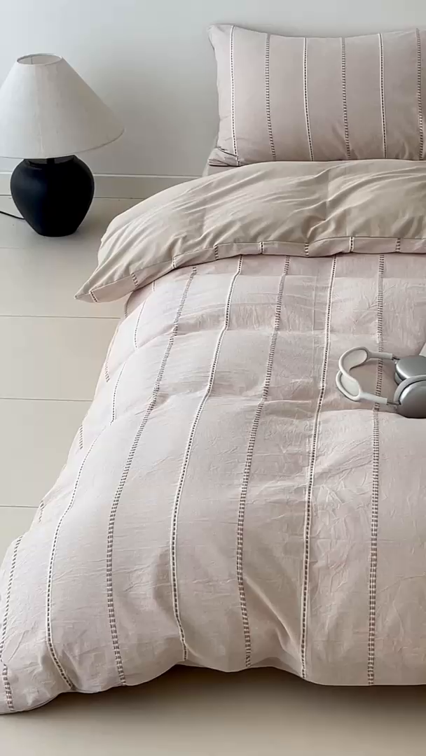 91家纺网 家纺一手货源 找家纺 棉眠 2025新款色织水洗小提花条纹四件套 序曲-米