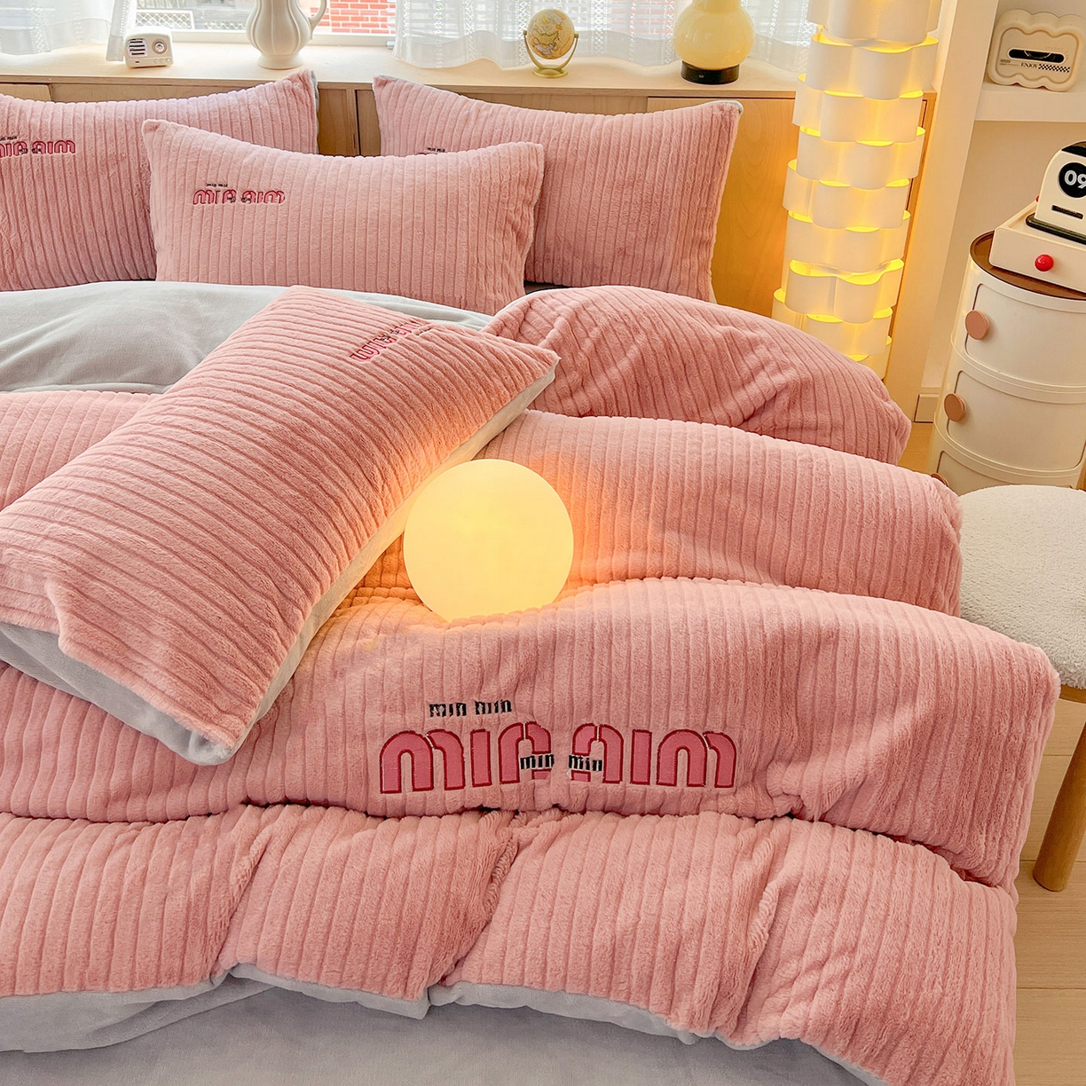 91家纺网 家纺一手货源 找家纺 十方家居 2025新款9斤加厚真兔毛刺绣高克重全消光牛奶绒四件套 MIUMIU-豆沙