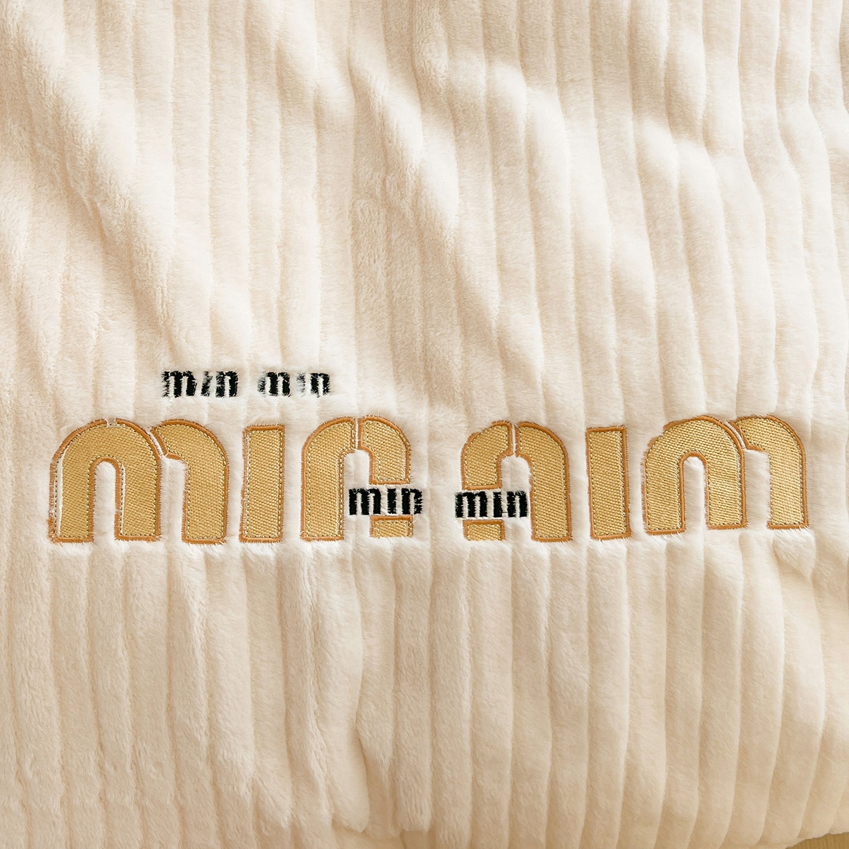 91家纺网 家纺一手货源 找家纺 （总）十方家居 2025新款9斤加厚真兔毛刺绣高克重全消光牛奶绒四件套