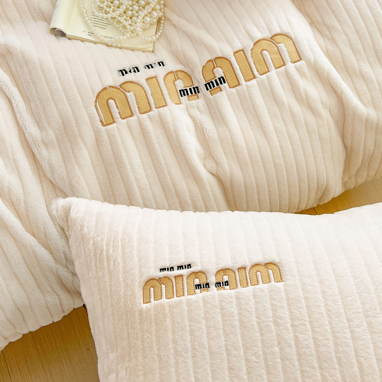 91家纺网 家纺一手货源 找家纺 （总）十方家居 2025新款9斤加厚真兔毛刺绣高克重全消光牛奶绒四件套