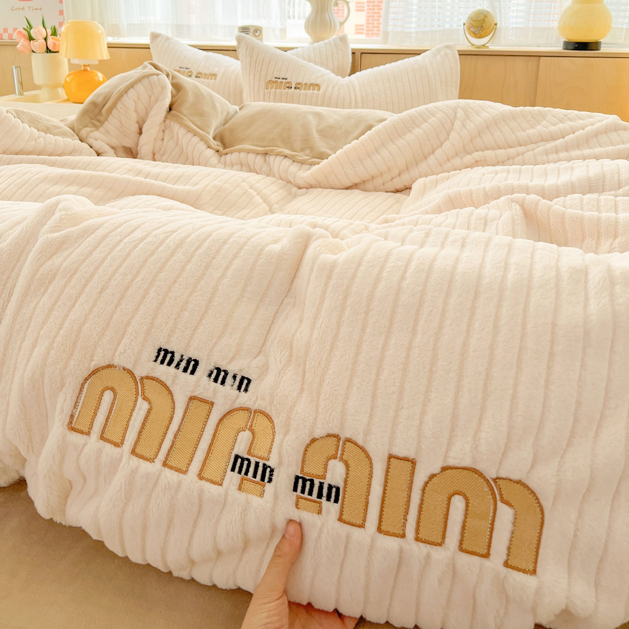 91家纺网 家纺一手货源 找家纺 （总）十方家居 2025新款9斤加厚真兔毛刺绣高克重全消光牛奶绒四件套