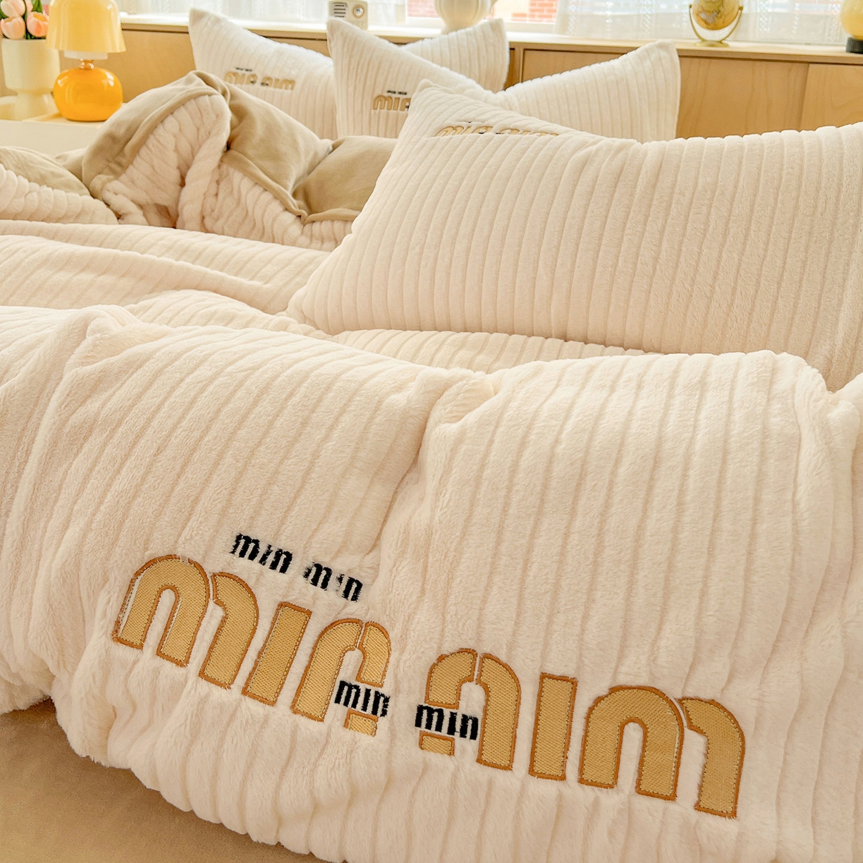 91家纺网 家纺一手货源 找家纺 （总）十方家居 2025新款9斤加厚真兔毛刺绣高克重全消光牛奶绒四件套