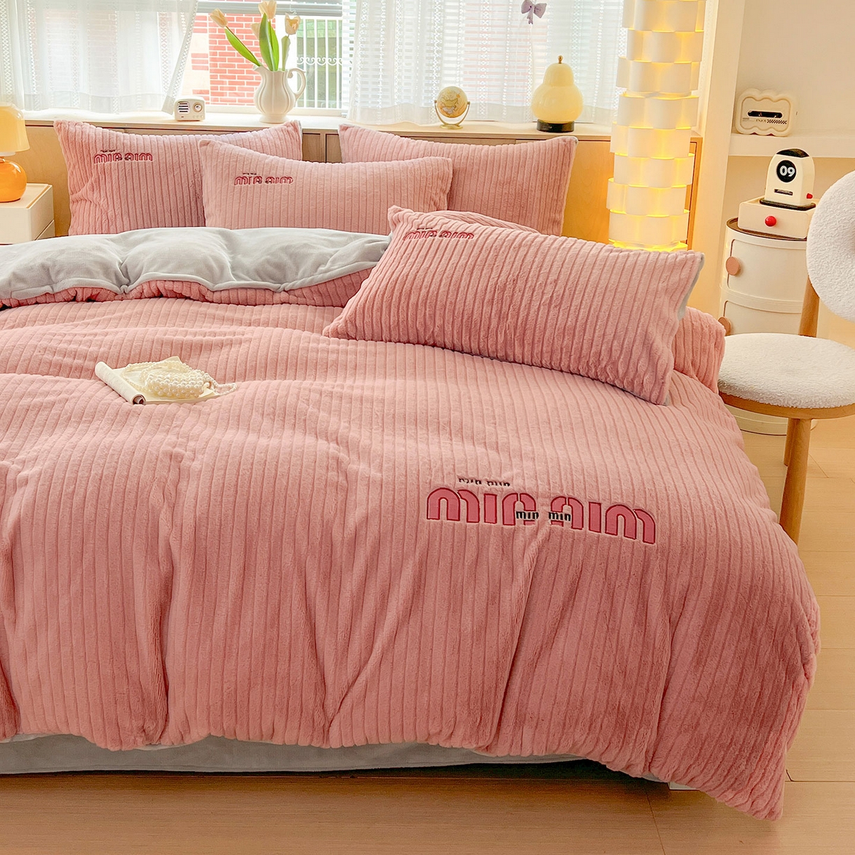 91家纺网 家纺一手货源 找家纺 十方家居 2025新款9斤加厚真兔毛刺绣高克重全消光牛奶绒四件套 MIUMIU-豆沙