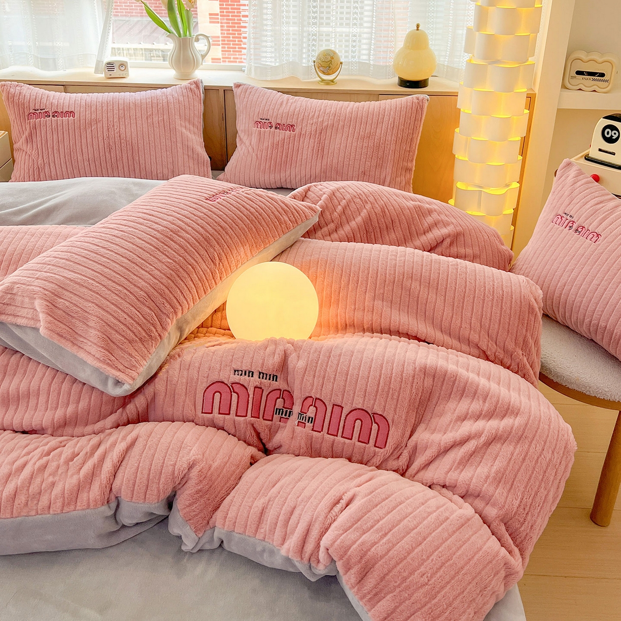 91家纺网 家纺一手货源 找家纺 十方家居 2025新款9斤加厚真兔毛刺绣高克重全消光牛奶绒四件套 MIUMIU-豆沙