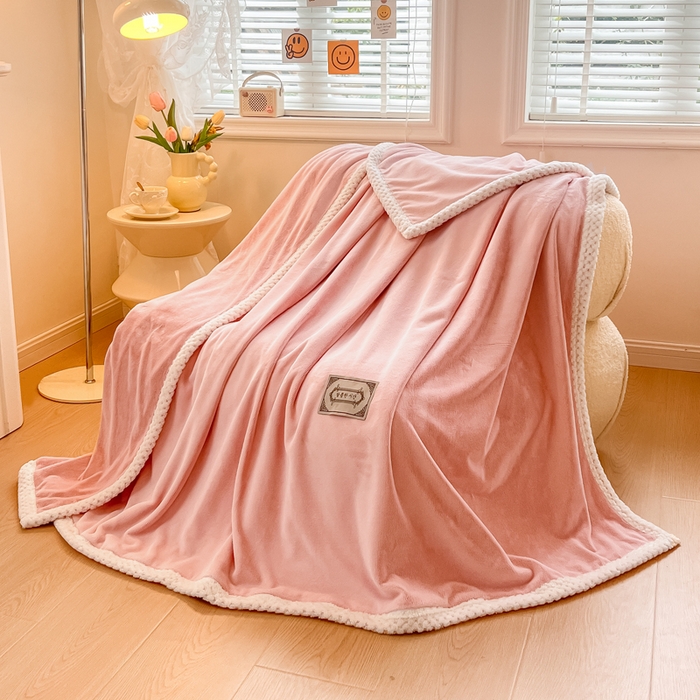 91家纺网 家纺一手货源 找家纺 （总）眠博士 2025新款高克重牛奶绒轻奢大包边毛毯被套