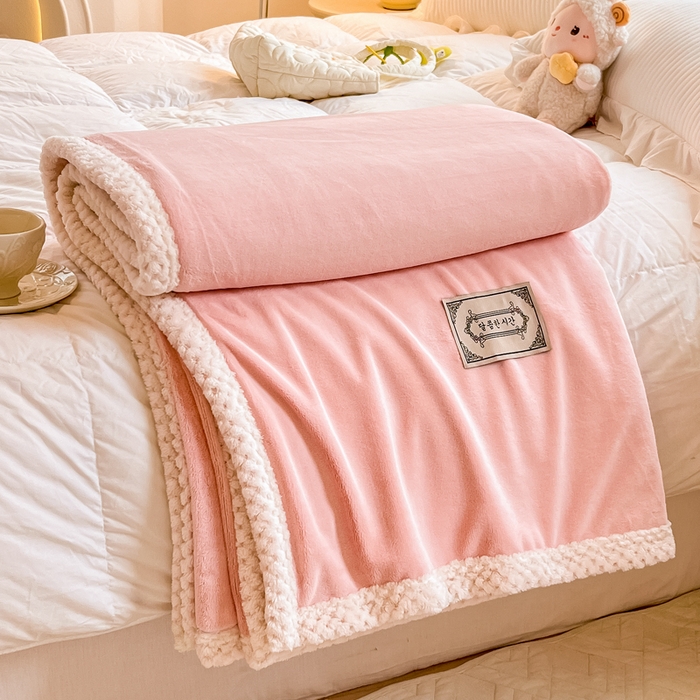 91家纺网 家纺一手货源 找家纺 眠博士 2025新款高克重牛奶绒轻奢大包边毛毯被套 轻奢毛毯-粉色