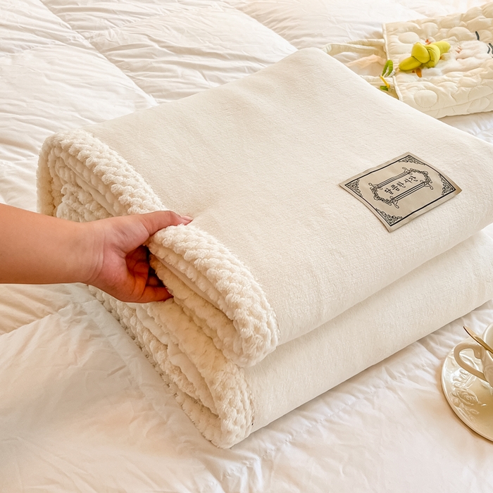 91家纺网 家纺一手货源 找家纺 眠博士 2025新款高克重牛奶绒轻奢大包边毛毯被套 轻奢毛毯-奶白