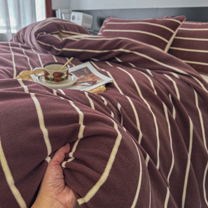 91家纺网 家纺一手货源 找家纺 （总）子曰 2025新款A类高克重蒂肤绒羊绒保暖印花四件套