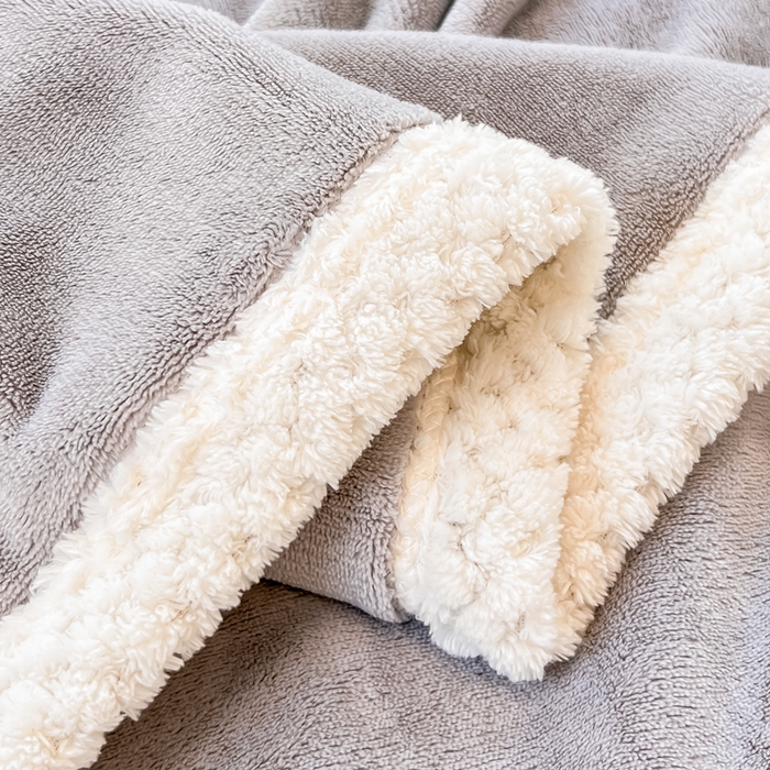 91家纺网 家纺一手货源 找家纺 眠博士 2025新款高克重牛奶绒轻奢大包边毛毯被套 轻奢毛毯-浅灰