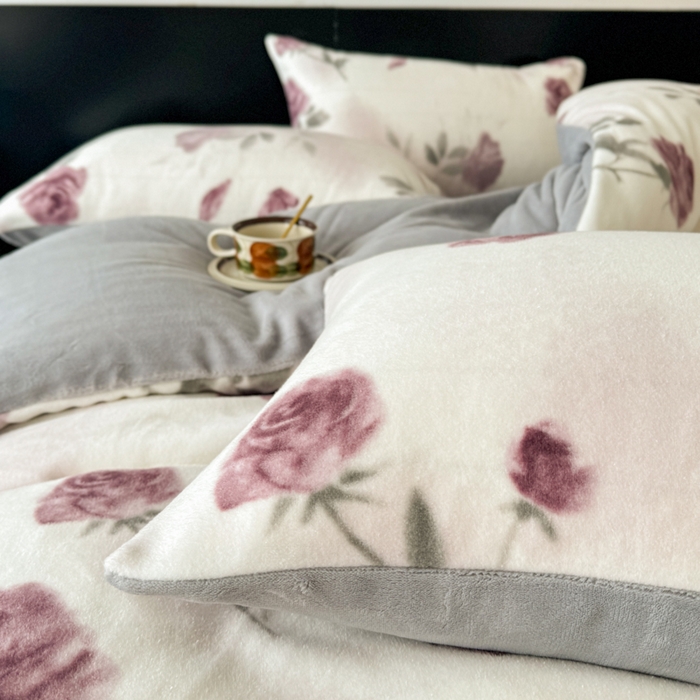 91家纺网 家纺一手货源 找家纺 （总）子曰 2025新款A类高克重蒂肤绒羊绒保暖印花四件套