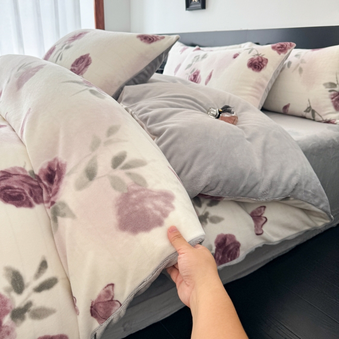 91家纺网 家纺一手货源 找家纺 （总）子曰 2025新款A类高克重蒂肤绒羊绒保暖印花四件套