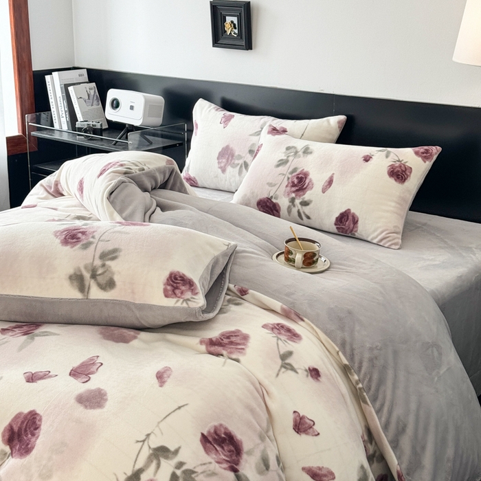 91家纺网 家纺一手货源 找家纺 （总）子曰 2025新款A类高克重蒂肤绒羊绒保暖印花四件套