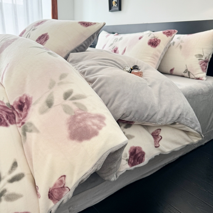 91家纺网 家纺一手货源 找家纺 （总）子曰 2025新款A类高克重蒂肤绒羊绒保暖印花四件套