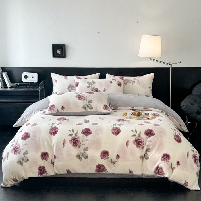 91家纺网 家纺一手货源 找家纺 （总）子曰 2025新款A类高克重蒂肤绒羊绒保暖印花四件套