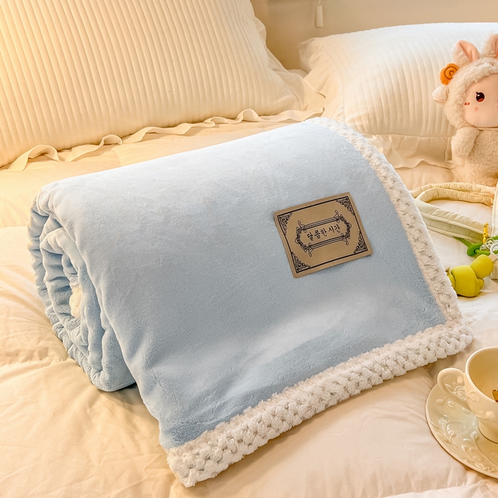 91家纺网 家纺一手货源 找家纺 眠博士 2025新款高克重牛奶绒轻奢大包边毛毯被套 轻奢毛毯-雾霾蓝