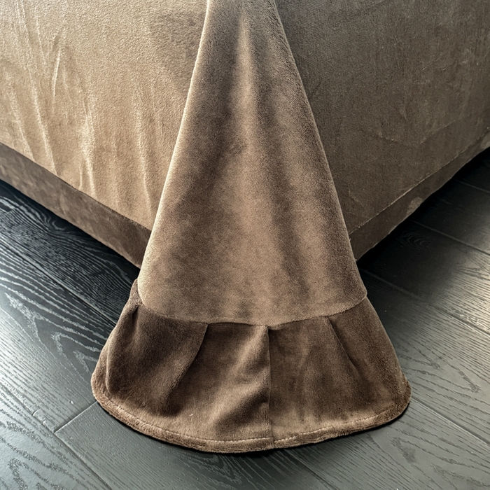 91家纺网 家纺一手货源 找家纺 子曰 2025新款A类高克重蒂肤绒羊绒保暖印花四件套 绿条纹-棕