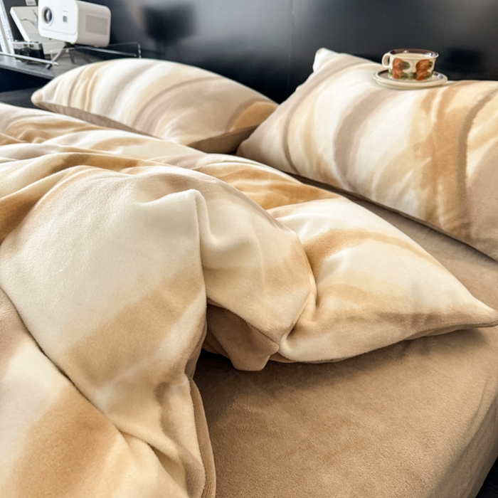 91家纺网 家纺一手货源 找家纺 子曰 2025新款A类高克重蒂肤绒羊绒保暖印花四件套 沐光-咖