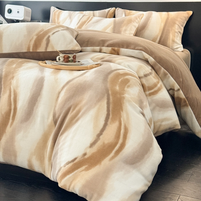 91家纺网 家纺一手货源 找家纺 子曰 2025新款A类高克重蒂肤绒羊绒保暖印花四件套 沐光-咖