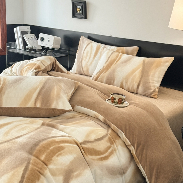 91家纺网 家纺一手货源 找家纺 子曰 2025新款A类高克重蒂肤绒羊绒保暖印花四件套 沐光-咖