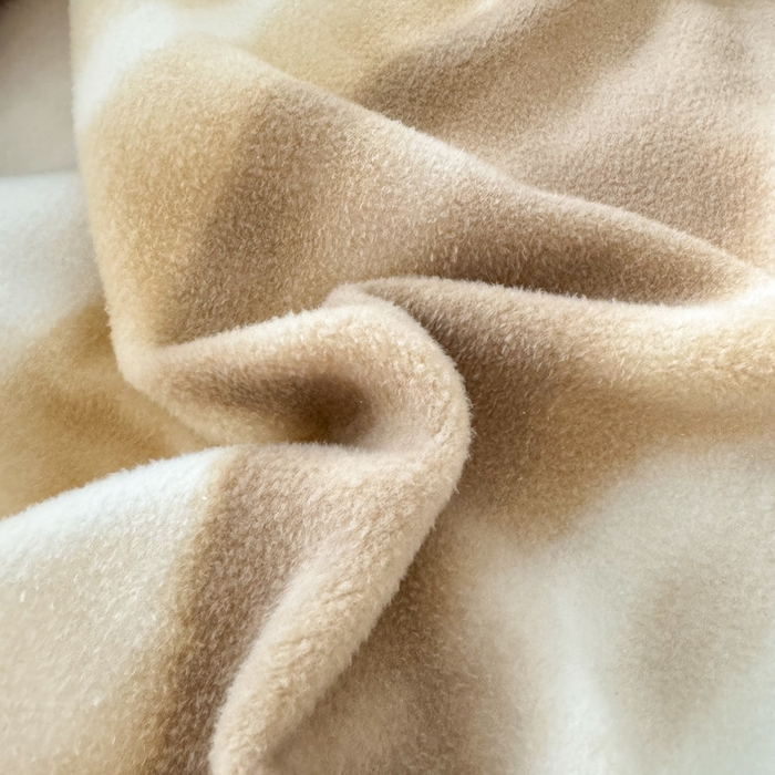 91家纺网 家纺一手货源 找家纺 子曰 2025新款A类高克重蒂肤绒羊绒保暖印花四件套 沐光-咖