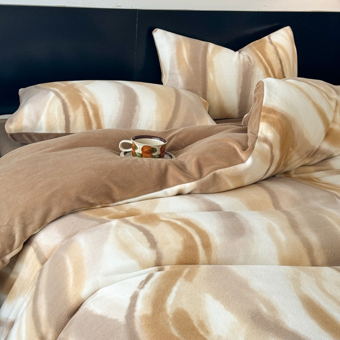 91家纺网 家纺一手货源 找家纺 子曰 2025新款A类高克重蒂肤绒羊绒保暖印花四件套 沐光-咖